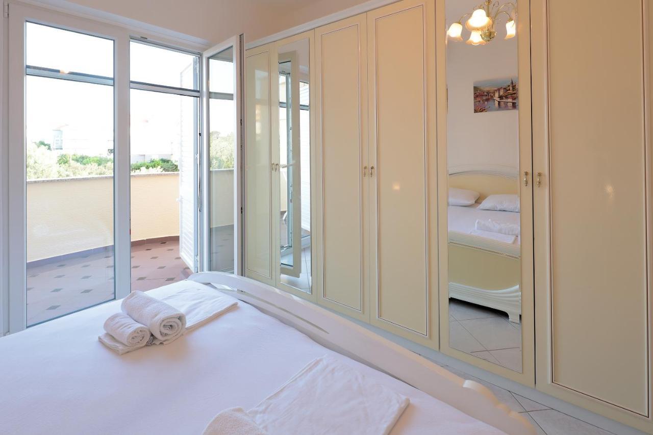 City Pool Apartments Novalja Exterior foto