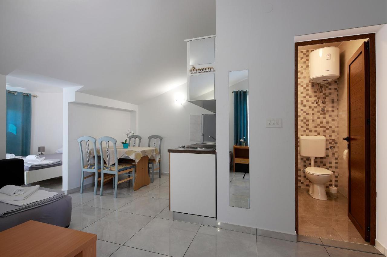 City Pool Apartments Novalja Exterior foto